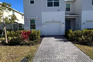 317 SE Crossoak Ln, Port Saint Lucie, FL 34984 - Photo 3