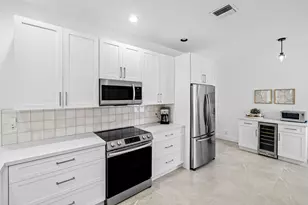 10605 Royal Caribbean Cir, Boynton Beach, FL 33437 - Photo 3