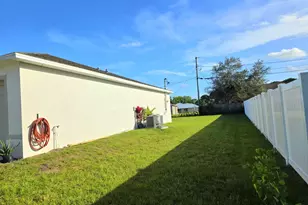 2772 SE Garfield Ave, Port Saint Lucie, FL 34952 - Photo 5