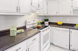 2480 Juniper Dr, Delray Beach, FL 33445 - Photo 5