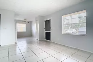 694 Michigan Ct, Saint Cloud, FL 34769 - Photo 3