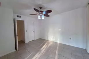 832 Blue Ridge Cir, West Palm Beach, FL 33409 - Photo 9