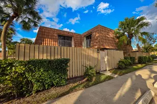 832 Blue Ridge Cir, West Palm Beach, FL 33409 - Photo 1