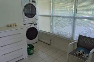 1024 S Oakridge Cir, Lake Worth Beach, FL 33462 - Photo 11