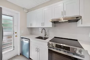 2050 NE 39th St, Lighthouse Point, FL 33064 - Photo 13