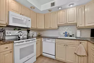 112 Richmond A, Deerfield Beach, FL 33442 - Photo 9