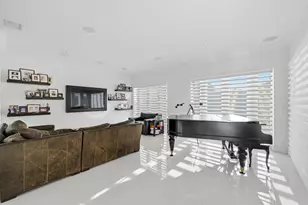 16430 NE 30th Ave, North Miami Beach, FL 33160 - Photo 11