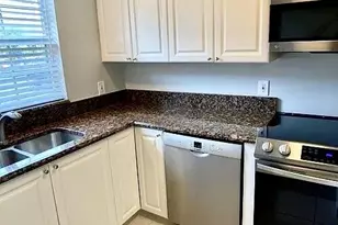 413 N Cypress Dr, Tequesta, FL 33469 - Photo 3