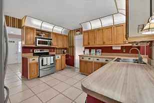 2092 SE Allamanda Dr, Port Saint Lucie, FL 34952 - Photo 9