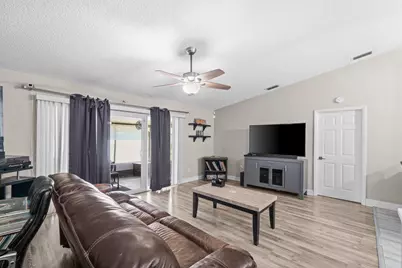 18 Winchmore Lane, Boynton Beach, FL 33426 - Photo 9