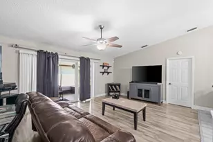 18 Winchmore Ln, Boynton Beach, FL 33426 - Photo 9