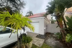3780 Amalfi Dr, Hollywood, FL 33021 - Photo 9