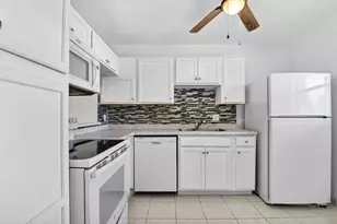 201 Oxford 600, West Palm Beach, FL 33417 - Photo 3