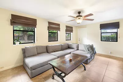 713 NE 35th Street, Oakland Park, FL 33334 - Photo 9