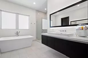 8405 NW 34th St, Doral, FL 33122 - Photo 33