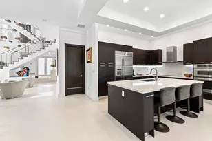 8405 NW 34th St, Doral, FL 33122 - Photo 9