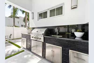 8405 NW 34th Street, Doral, FL 33122 - Photo 15