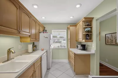 135 Lake Anne Drive, West Palm Beach, FL 33411 - Photo 9