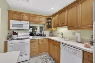 135 Lake Anne Dr, West Palm Beach, FL 33411 - Photo 7