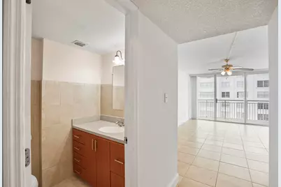 18051 Biscayne Boulevard #1504, Aventura, FL 33160 - Photo 31