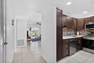 2615 NE 1st Ct, Boynton Beach, FL 33435 - Photo 3