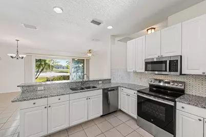 558 Waverly Circle, Port Saint Lucie, FL 34983 - Photo 11