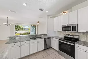 558 Waverly Cir, Port Saint Lucie, FL 34983 - Photo 11