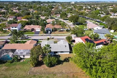 1060 Cedar Creek Way, Davie, FL 33325 - Photo 31
