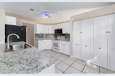 1060 Cedar Creek Way, Davie, FL 33325 - Photo 7