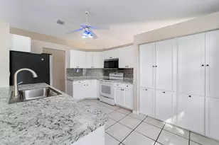 1060 Cedar Creek Way, Davie, FL 33325 - Photo 7