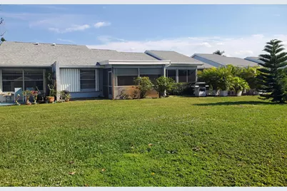 4195 Lucerne Villas Lane, Lake Worth, FL 33467 - Photo 11