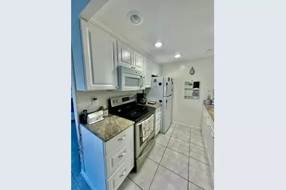 1080 Exeter E, Boca Raton, FL 33434 - Photo 5