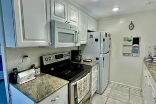 1080 Exeter E, Boca Raton, FL 33434 - Photo 5