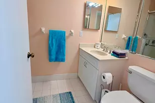 7024 Golf Pointe Cir, Tamarac, FL 33321 - Photo 23