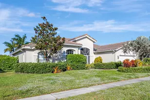 11223 Edgewater Cir, Wellington, FL 33414 - Photo 3