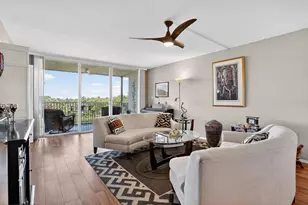 3960 Oaks Clubhouse Dr, Pompano Beach, FL 33069 - Photo 9