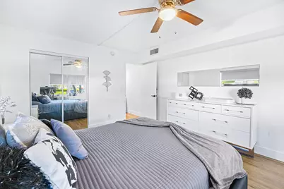 1018 Guildford A, Boca Raton, FL 33434 - Photo 17