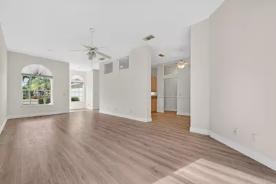 568 SW New Castle Cove, Port Saint Lucie, FL 34986 - Photo 9