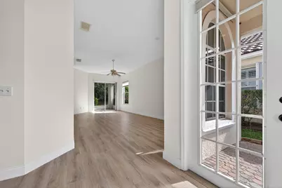 568 SW New Castle Cove, Port Saint Lucie, FL 34986 - Photo 5