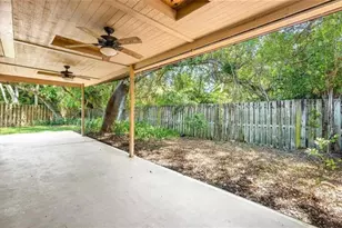 1007 Raintree Ln, Palm Beach Gardens, FL 33410 - Photo 3