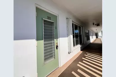 307 Wellington C, West Palm Beach, FL 33417 - Photo 9