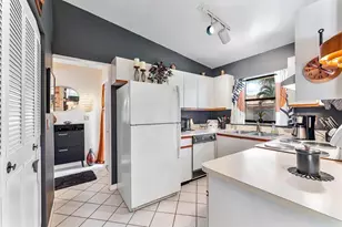 11 Meadows Dr, Boynton Beach, FL 33436 - Photo 5