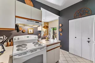 11 Meadows Dr, Boynton Beach, FL 33436 - Photo 7