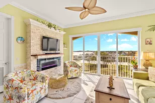 33 Harbour Isle Dr W, Fort Pierce, FL 34949 - Photo 1
