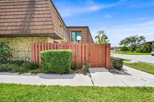 1458 N Lawnwood Cir, Fort Pierce, FL 34950 - Photo 3