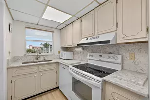 111 Shore Ct, North Palm Beach, FL 33408 - Photo 7