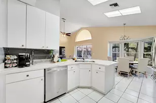 2008 Normandy Cir, West Palm Beach, FL 33409 - Photo 23