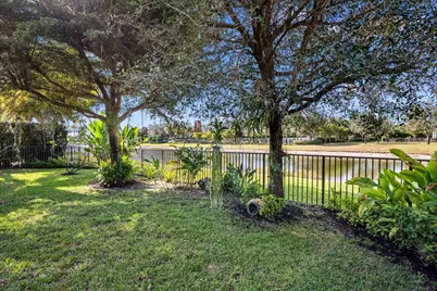 2109 Belcara Court, West Palm Beach, FL 33411 - Photo 9