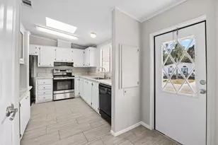 8530 Leadtree Ct, Port Saint Lucie, FL 34952 - Photo 5