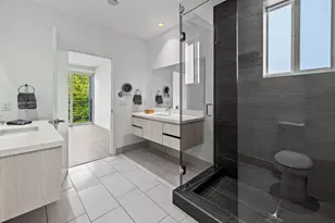 2461 NE 135th St, North Miami, FL 33181 - Photo 19